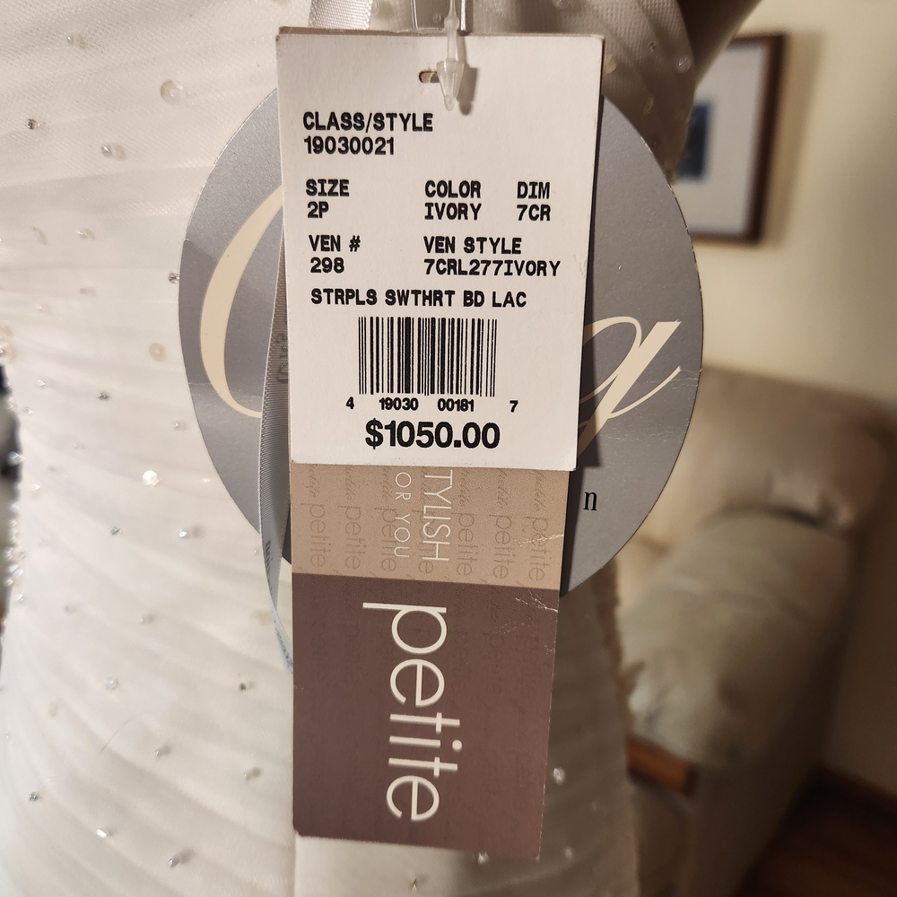 STUNNING Oleg Cassini Lace Trumpet Gown – NWT - Picture 14 of 14